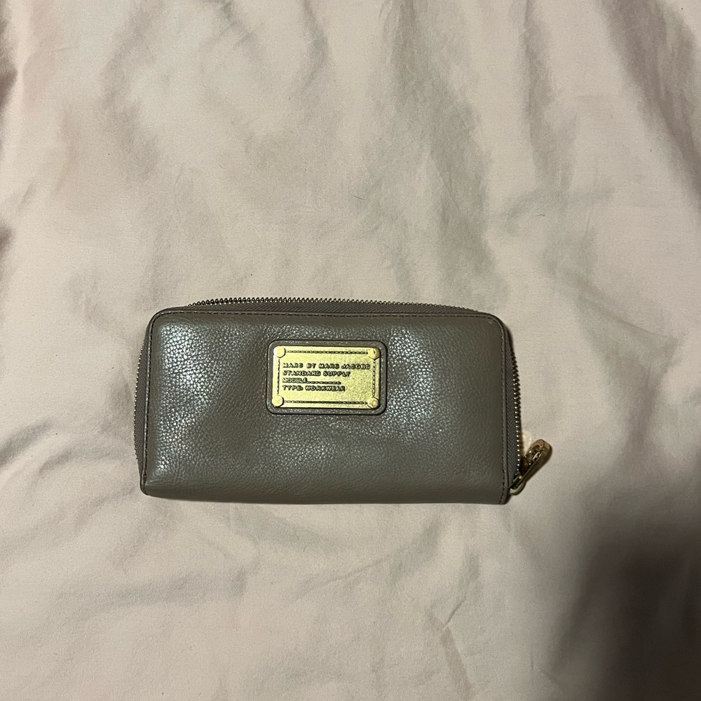 taupe color marc jacobs wallet